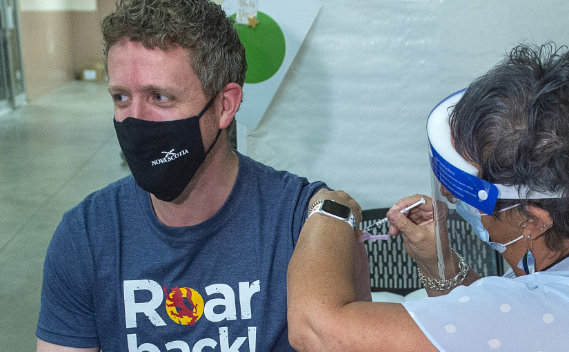 全國多2385人感染新冠肺炎 多34人不治 魁省連續兩天新增病例少於500宗