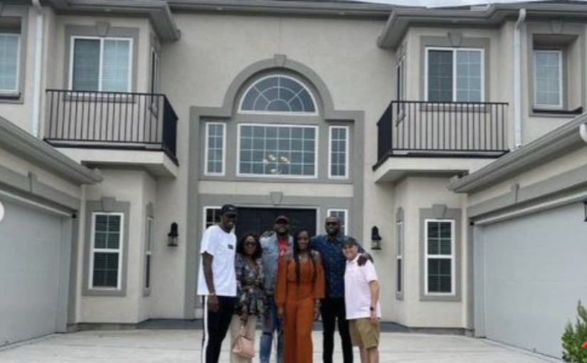 【 有片】猛龍孝順仔西亞卡姆 母親節豪宅送「女王」