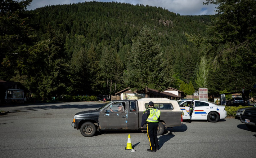 警方在卑詩高速設路檢   兩日內逾百車輛被勸返
