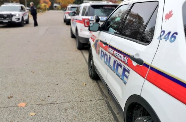 萬錦市藥房遭劫藥 警追緝留長髮亞裔男子