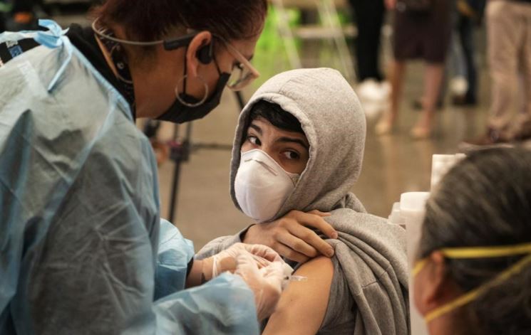 約克區高級醫生建議青少年2劑疫苗接種至少相隔8周