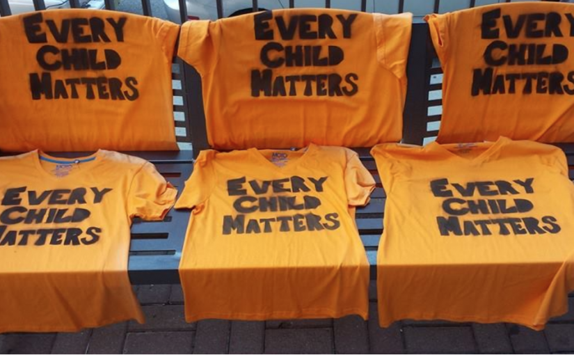 員工穿橙衣悼念原著民兒童遭上司要求脫下