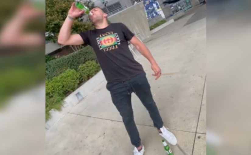 【視頻新聞】宿敵飲啤酒紀念奪史丹利盃10周年  溫哥華加人隊球迷作何感想