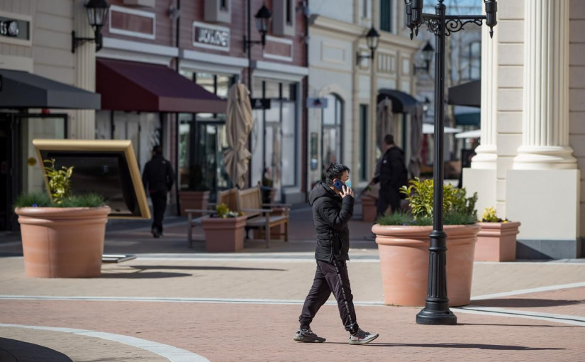 列治文市府繼續要求民眾前往室內設施時佩戴口罩