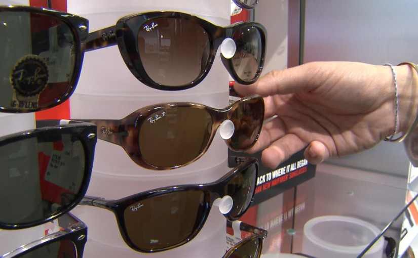 眼科醫生提醒家長要為孩子準備太陽眼鏡防曬傷