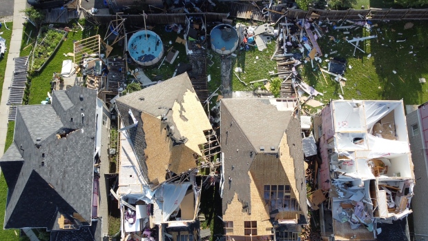 龍捲風襲擊後巴里兩人仍住院 至少60處住宅不能再住人