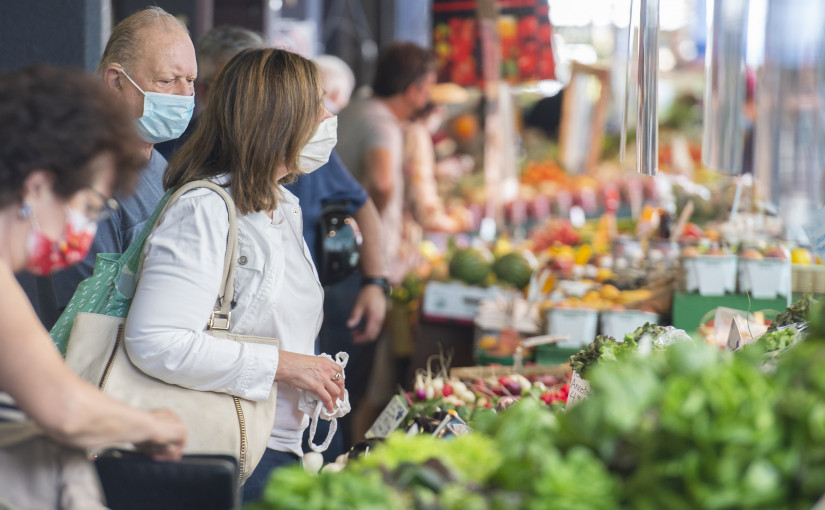 全國8省合共新增897人感染新冠肺炎 多5人病逝 亞省解除大部分隔離和檢測要求 引起許多醫生反對