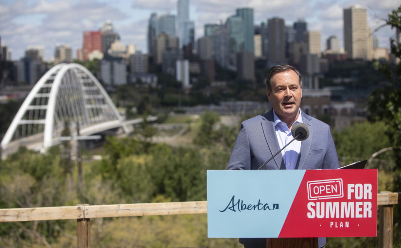 亞省醫學協會主席對省府8月中解除防疫限制措施提出關注