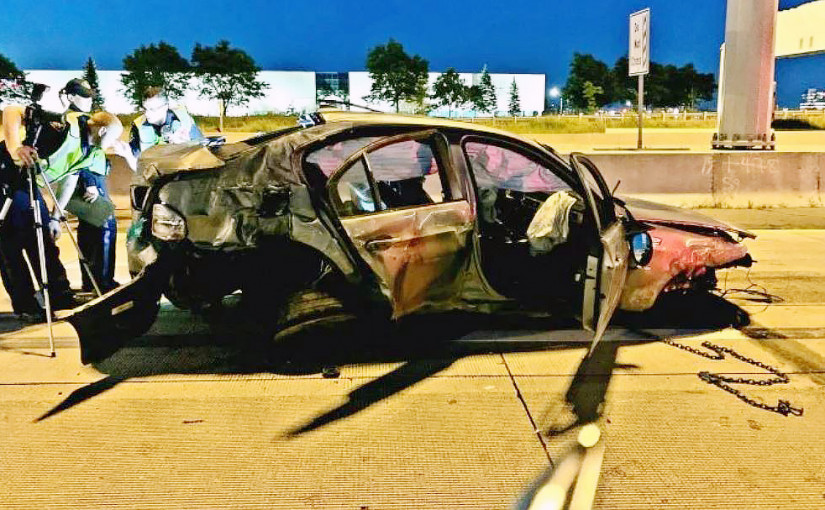 401號公路汽車失控翻轉 司機逃離 留下重傷乘客