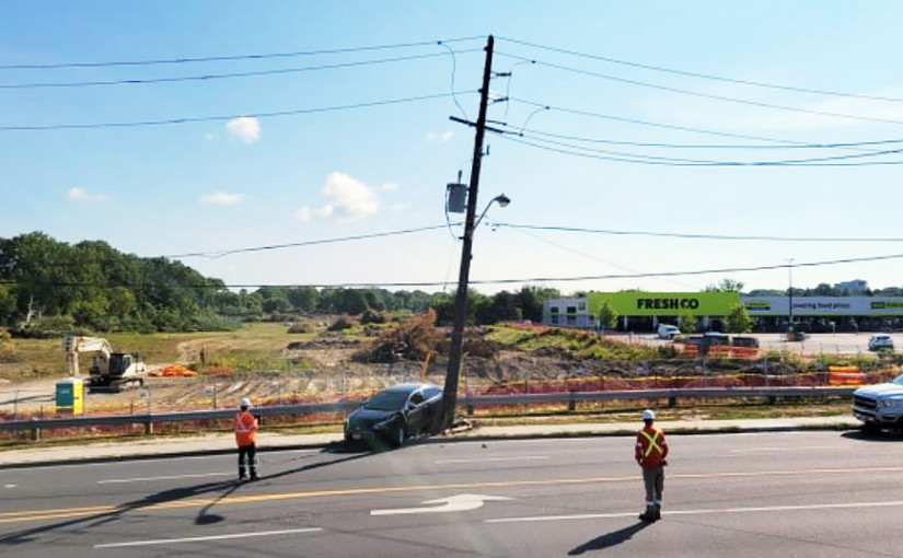 汽車先撞途人再撞電線杆 引致3000用戶停電