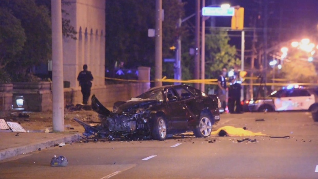 汽車高速行駛撞柱 一死一傷