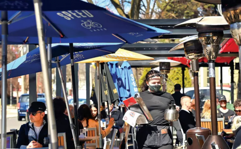 統計局的報告：全國有大量醫療護理和食品服務的職位空缺