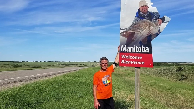 男子用三個半月從卑詩省跑到安省 為患癌兒童籌款近七萬