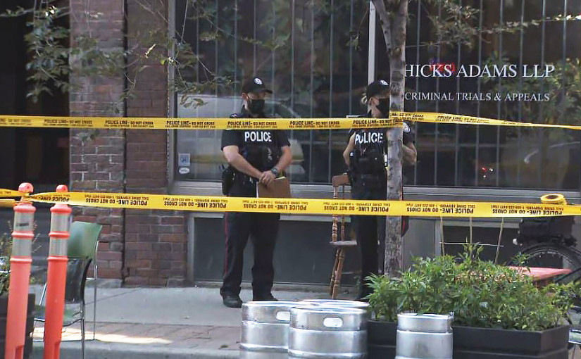 男子走人公司刺傷20餘歲女子