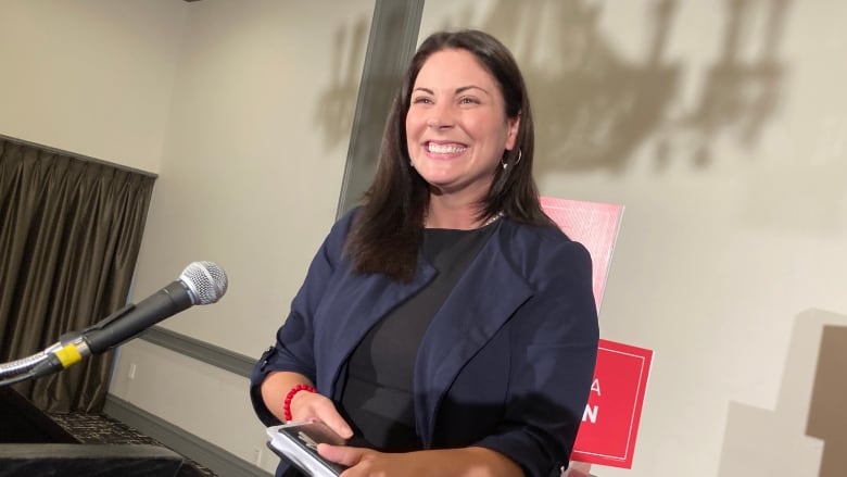 【聯邦大選】今年6月由綠黨轉投自由黨的阿特温 再次當選