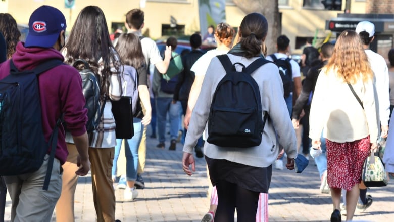 全國3個省份新增1,965例新冠病例 又多10人死亡