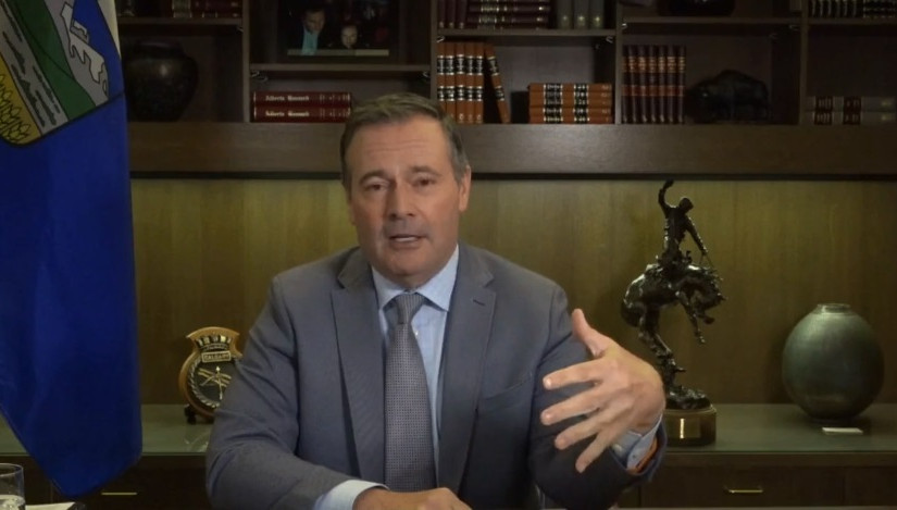 亞省省長康尼在臉書直播回答問題