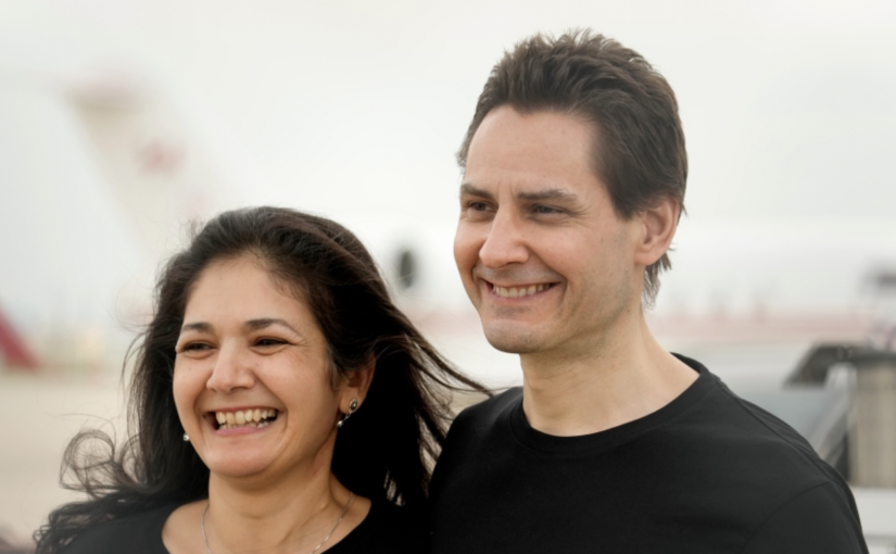 康明凱抵達多倫多機場：回家太美好了