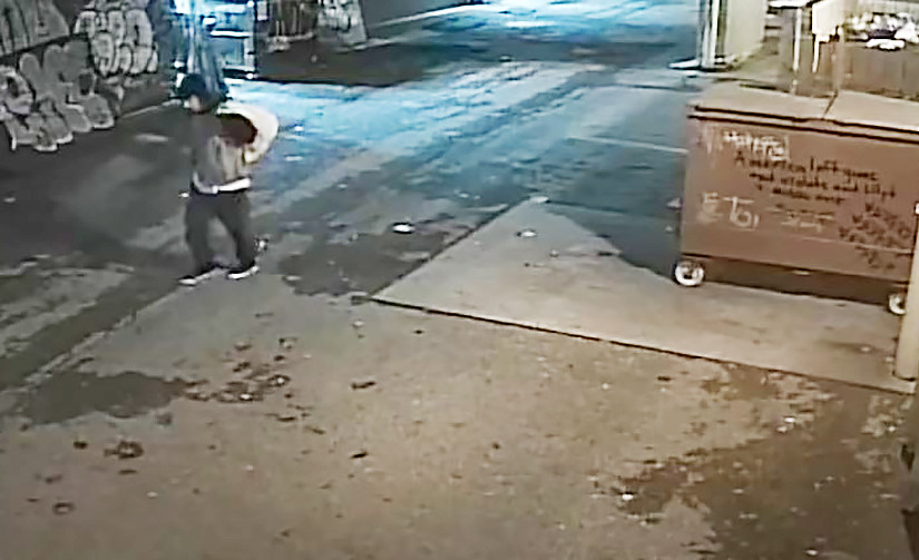 【有片】燒街邊床褥 警方追查縱火狂徒