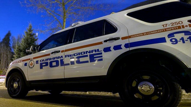 男行人深夜被車撞 危殆入院