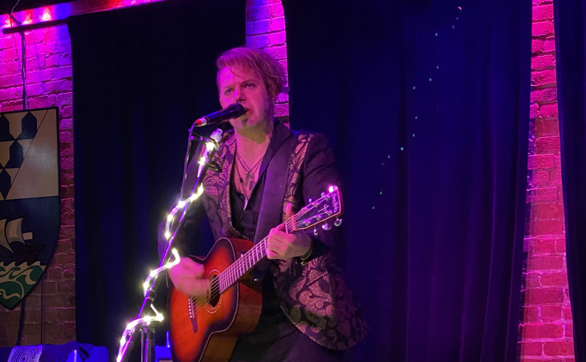 酒吧歌手期待滿座觀眾 但對「跳舞禁令」表示費解