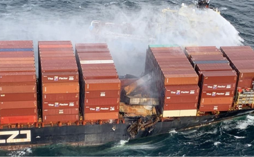 溫哥華島對開貨輪事故 跌入海中貨櫃實際有109個