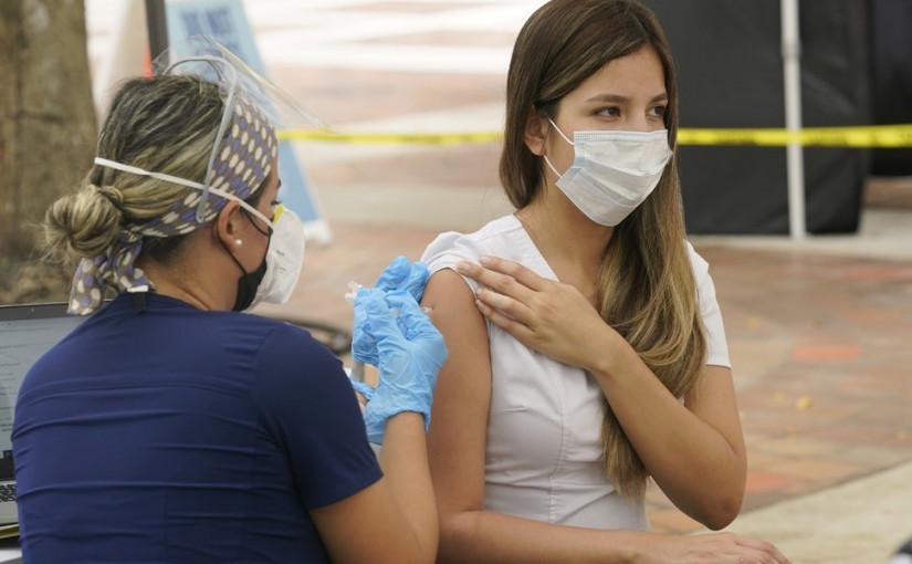 本省明年1月開始為所有12歲以上省民提供第三針加強劑