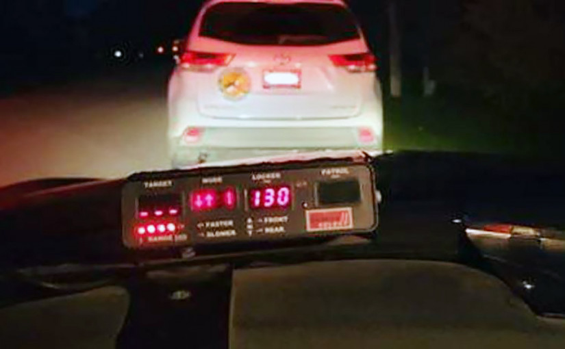 17歲少年與朋友兜風 時速130公里飆車遭吊銷駕照30天