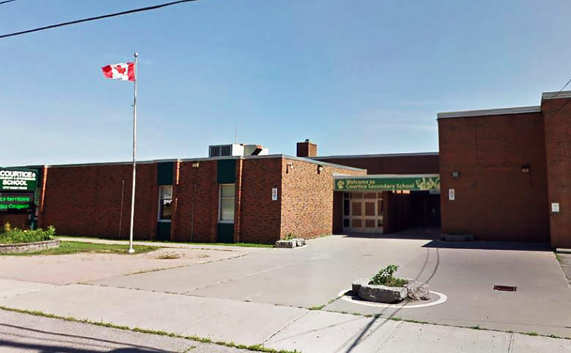 2學生校內持刀口角 駕車逃走時撞傷女同學