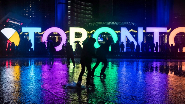 彌敦菲臘廣場今晚點亮聖誕樹