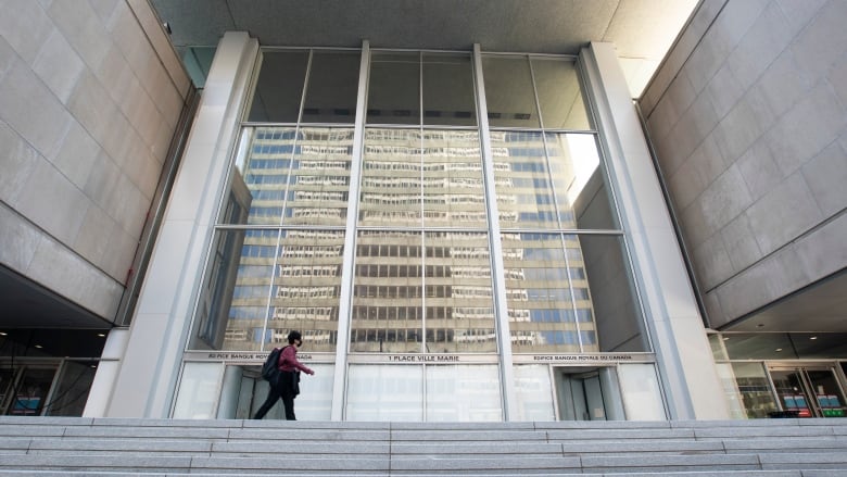 全國新增1,489例新冠病例 再多14人死亡