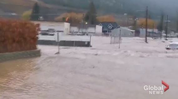 暴雨下 內陸瑪烈特疏散