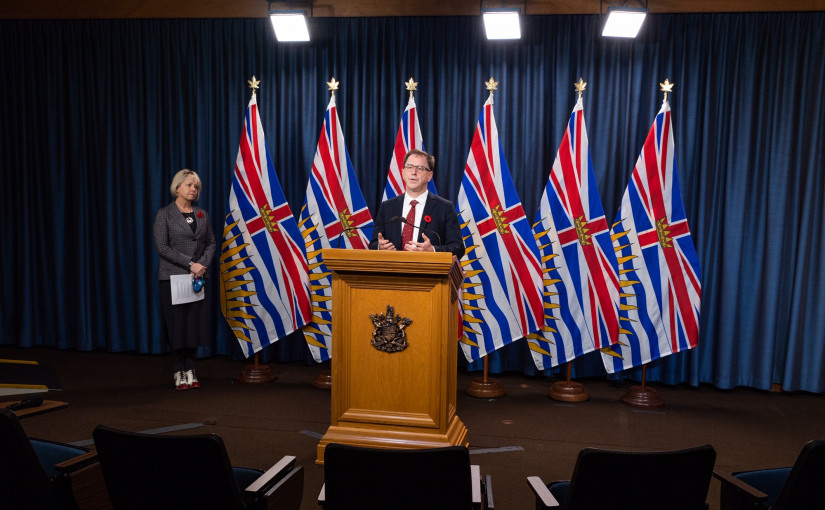 3300多名未接種醫護人員被放無薪假 政府僱員也將推行類似政策