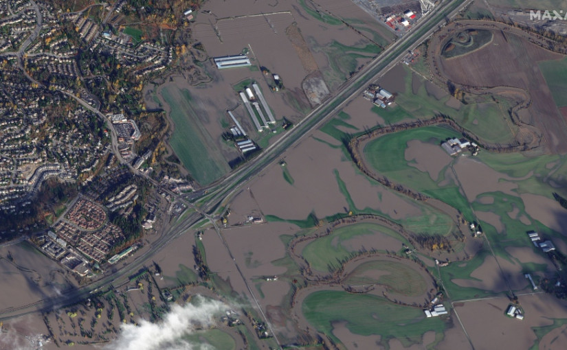 【多圖】衛生圖俯瞰阿波斯福受災情況 洪水淹沒公路社區