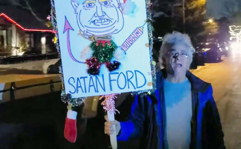 反疫苗人士家門前示威 福特及家人不能回家