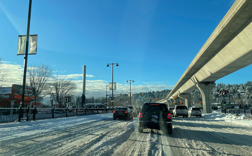 大雪導致大溫交通混亂 車主抱怨市政府鏟雪太慢 市府工作人員忙不過來