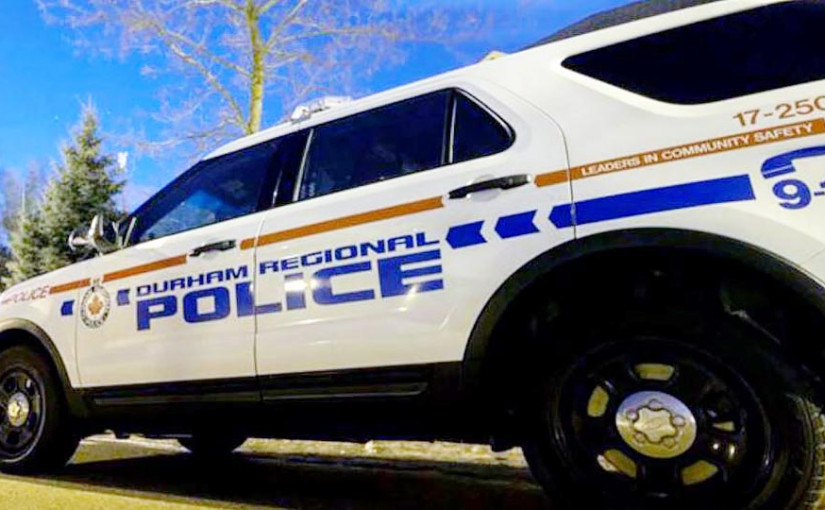 女子持劍上街刑毀汽車被捕