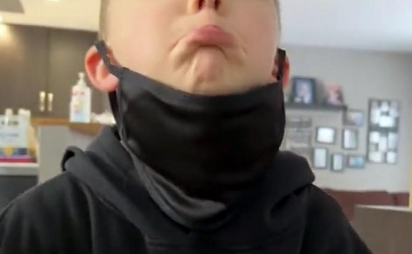 家長批評省府提供太大呎碼口罩 不適合學生使用