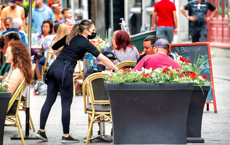 最新民意調查發現　大多數加拿大人希望解除新冠防疫限制