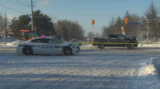 清雪車和皮卡貨車相撞 兩名男子受傷