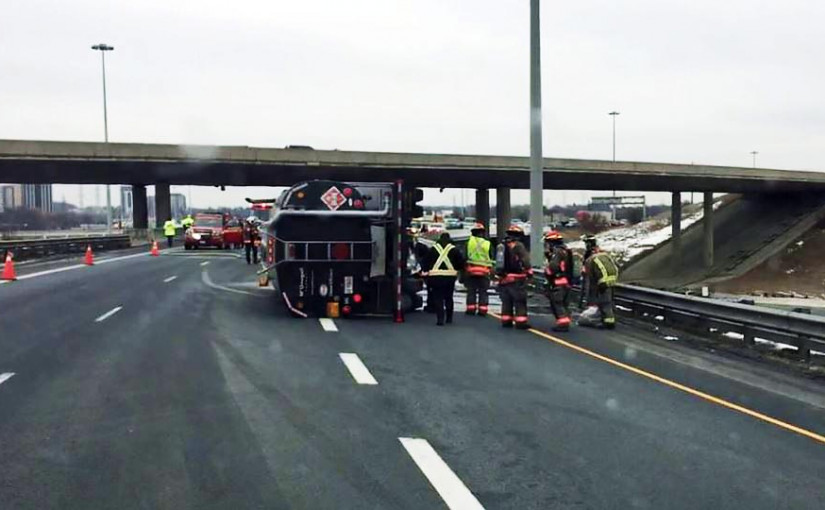 運油車427公路翻側 大量柴油泄漏