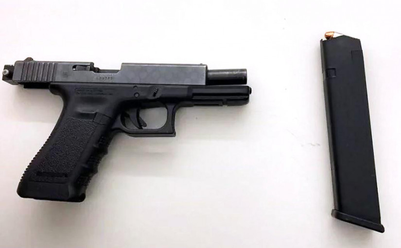 伊頓中心商場發現可疑男子 身上搜出改裝手搶與毒品