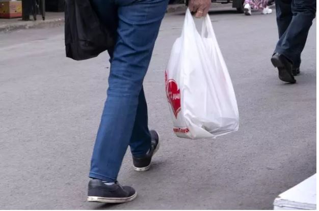 溫哥華規定企業收取一次性杯子費 影響低收入人士 現提議調整