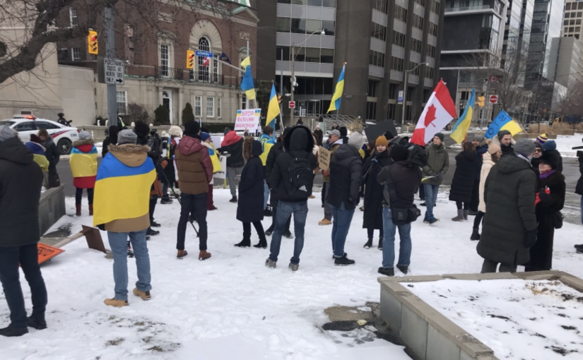 示威者多倫多聚集 支持烏克蘭