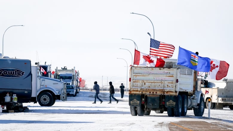 騎警在亞省示威中檢獲槍械　逮捕11名抗議者