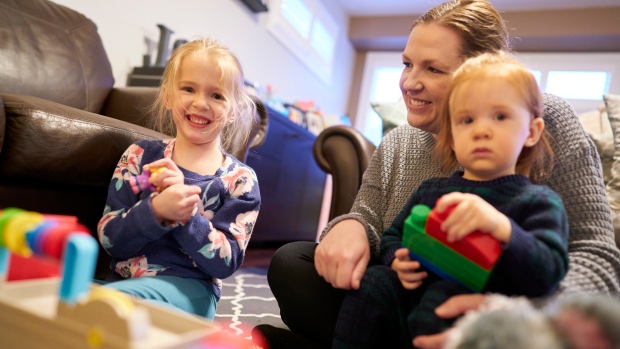 安省解除口罩令 家有幼童父母感覺被遺棄