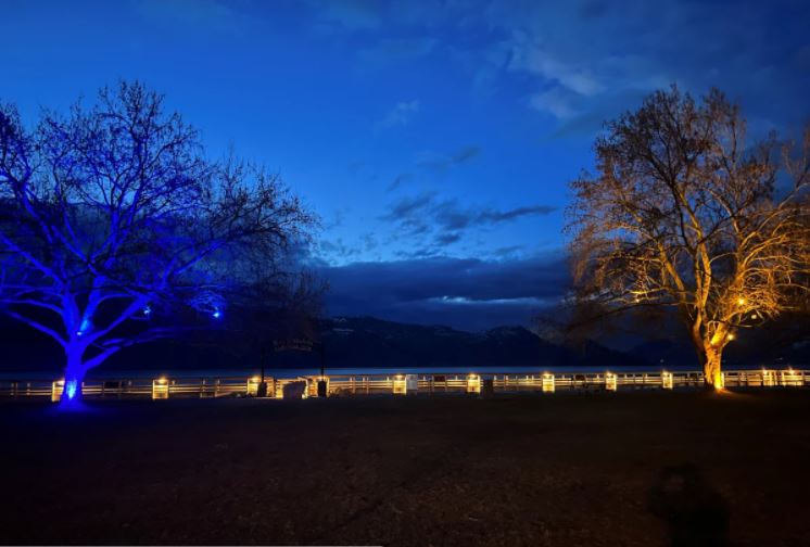 【俄烏戰爭】卑詩省內陸基隆拿市議會會議廳會展示烏克蘭國旗