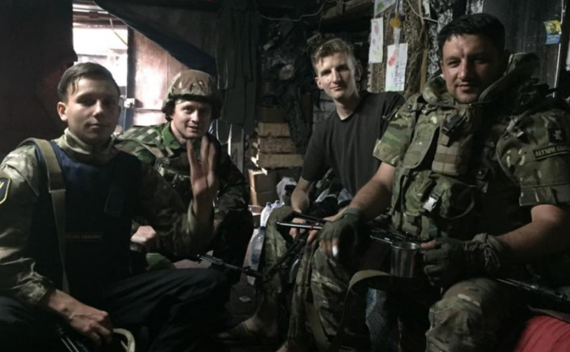 溫市男將攜物資返烏  與同胞共赴國難