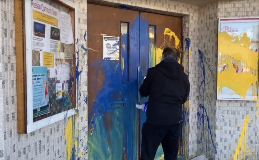 溫市俄羅斯社區中心  遭潑藍黃相間油漆