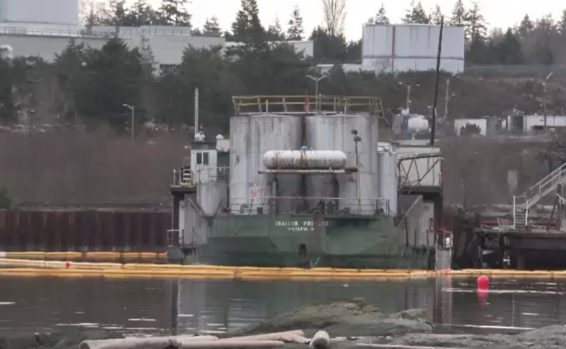 坎貝爾河擱淺駁船 污染水源燃料已抽走3.5萬升